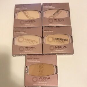 ☀️ Mineral Fusion Pressed Powder Foundation - you choose your shade